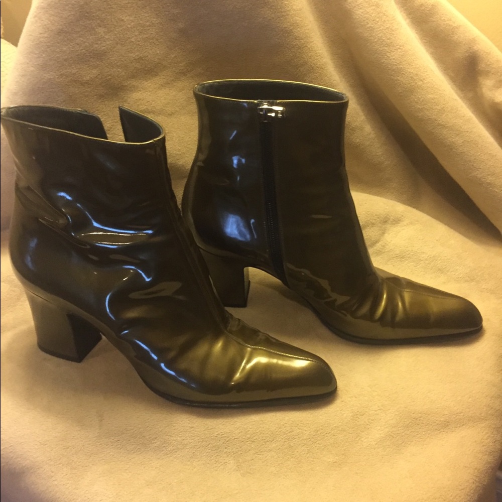 Olive green BALLY ladies boots.